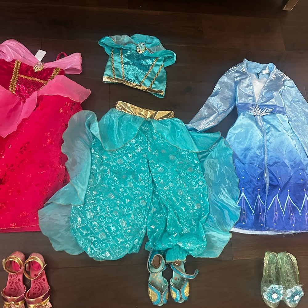 5 Disney princess dresses size 5/6 and some shoes